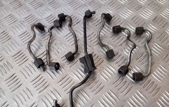BMW 7 E65 E66 Fuel injector supply line/pipe 