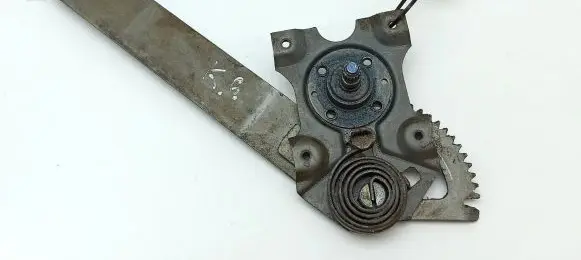 Rear door manual window regulator