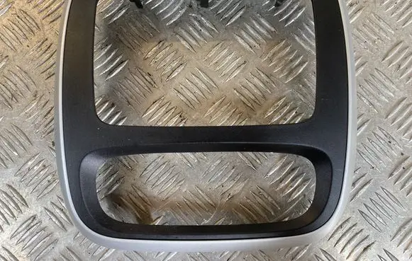 Opel Vivaro Radio/GPS head unit trim 682609003R 923454460