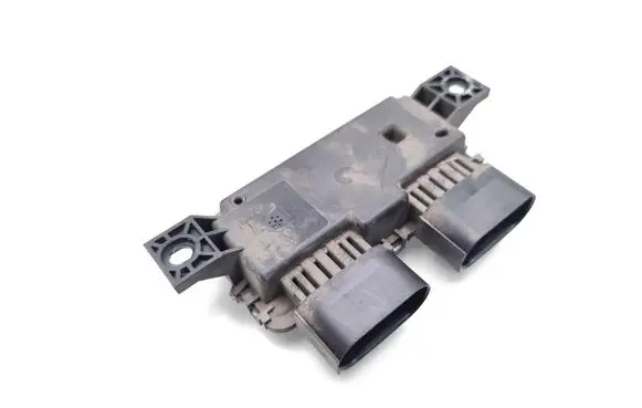 Mercedes-Benz A W176 Fuel pump relay A0009008214