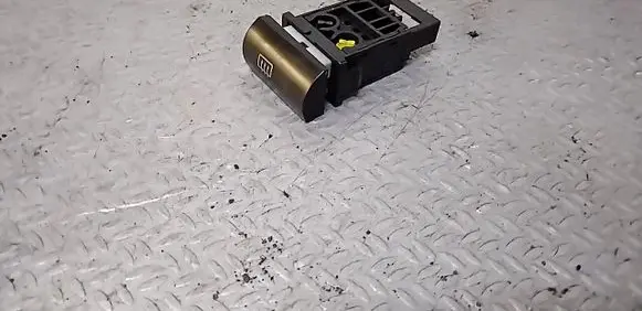 KIA Picanto Windscreen/window heater switch 