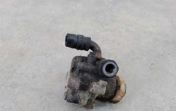 Volkswagen Caddy Power steering pump 