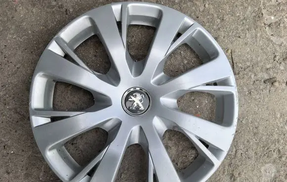 Peugeot 208 I R15 wheel hub/cap/trim 9808491477