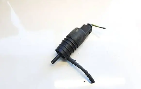 Skoda Octavia Mk2 (1Z) Windscreen/windshield washer pump 1J0973722