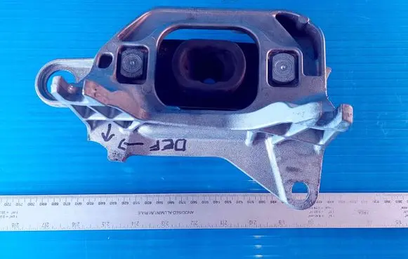 Renault Megane IV Gearbox mount 112221641R