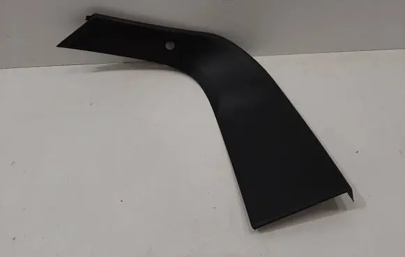 Tailgate trim