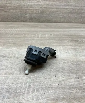 Opel Astra G Headlight level adjustment motor 90590665