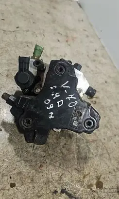 Volvo V70 Fuel injection high pressure pump 0445010111 275563 30756125