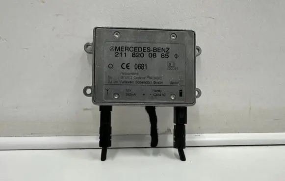 Mercedes-Benz E W211 Aerial antenna amplifier 2118200885