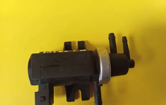 Audi A4 S4 B5 8D Turbo solenoid valve 1H0906627 72190320
