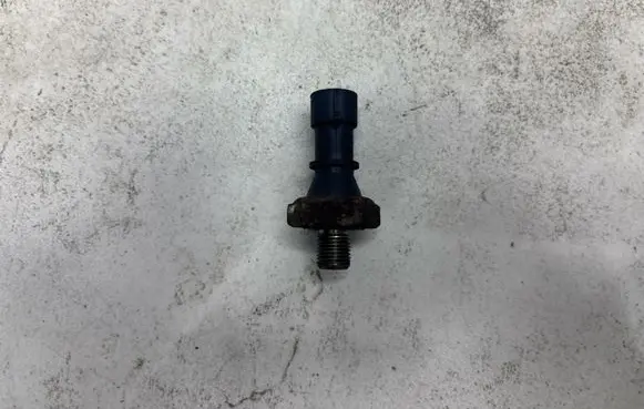 Opel Astra H Oil pressure sensor 