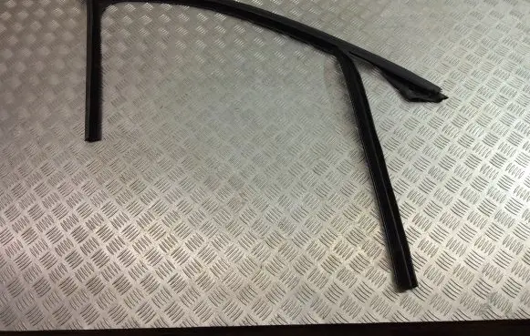 BMW X1 F48 F49 Front door glass trim molding 7362238 DA0869