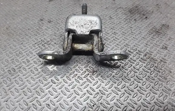 Nissan X-Trail T30 Rear door upper hinge