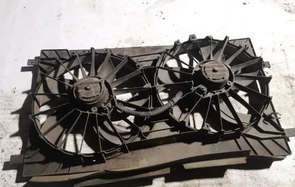 Dodge Caliber Radiator cooling fan shroud