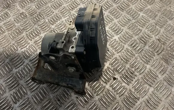 Toyota Hilux (AN10, AN20, AN30) ABS Pump