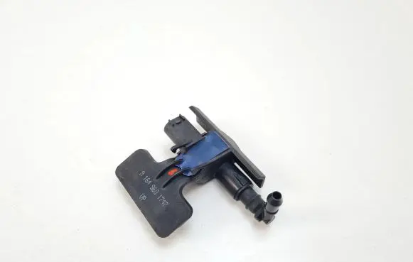 Mercedes-Benz GL X164 Windshield washer spray nozzle A1648601747 A1648601747VP