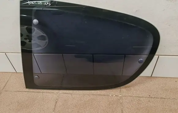 Peugeot 206+ Rear side window