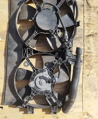 Mitsubishi Outlander Radiator cooling fan shroud