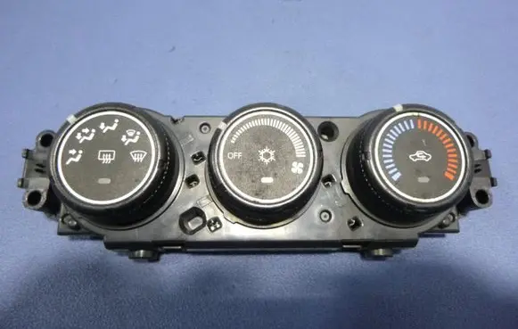 Mitsubishi Lancer VIII Climate control unit 7820A083XA