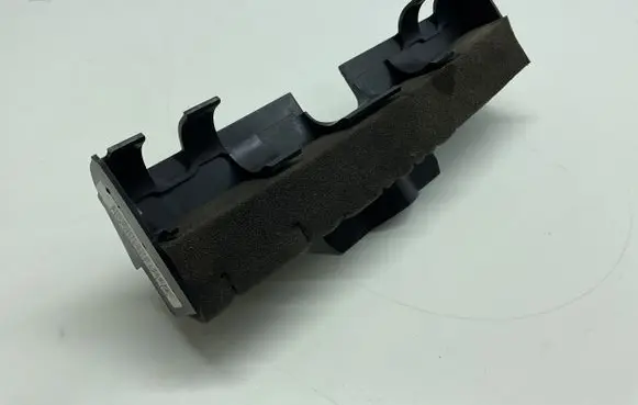 Land Rover Discovery 5 Intercooler pipe mounting bracket CPLA-8B359-AD