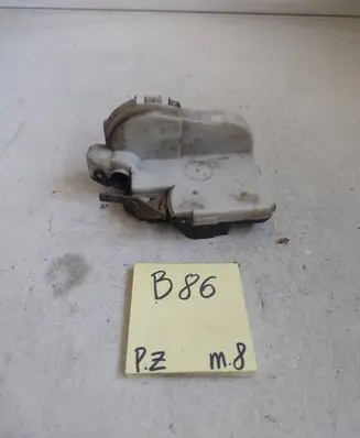 Volkswagen Polo Front door lock 3B1837015