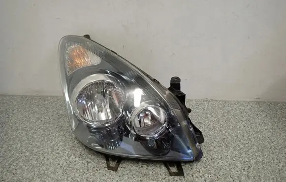 Toyota Corolla Verso AR10 Headlight/headlamp