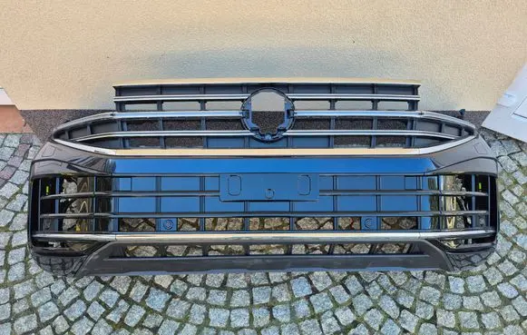 Volkswagen Touareg III Front bumper 760807221G