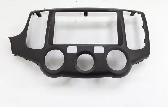KIA Magentis Radio/GPS head unit trim 2G84740150