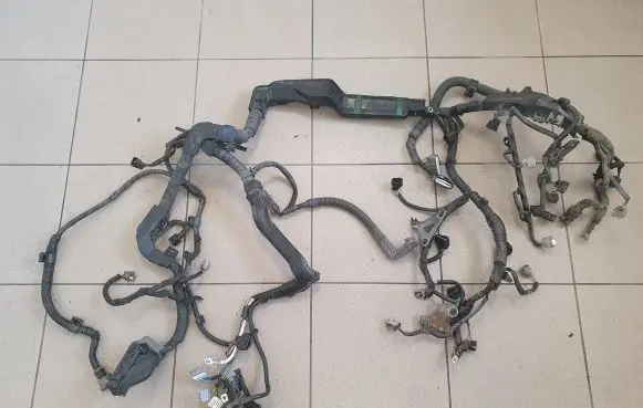 Toyota Auris 150 Engine installation wiring loom 8212102J40