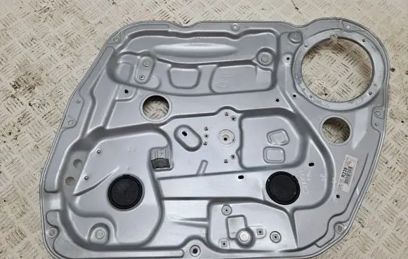 KIA Carens II Front window lifting mechanism without motor 824801D230