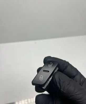 Volkswagen Golf V Central locking switch button 1K0962125B