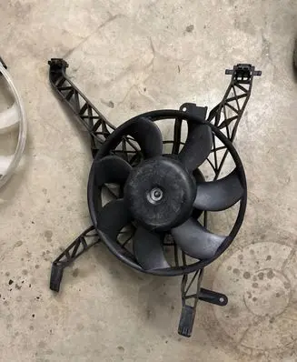 Ford Fiesta Radiator cooling fan shroud 1608679946 30684