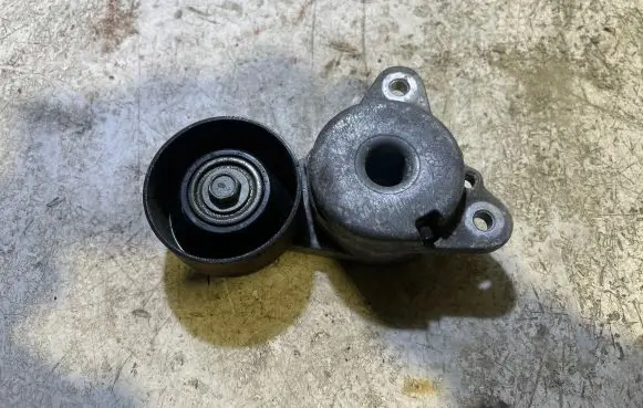 Nissan Murano Z51 Generator/alternator belt tensioner