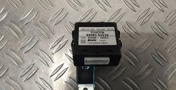 Toyota Avensis T250 Light module LCM 8996005030
