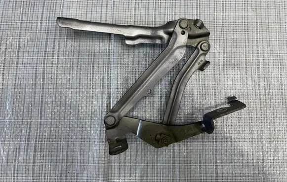 Citroen C5 Aircross Engine bonnet/hood hinges 9814189880