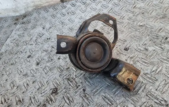 Hyundai Sonata Engine mount bracket 218123K000