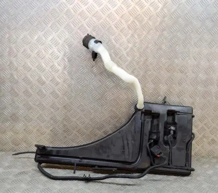 Maserati Quattroporte Windshield washer fluid reservoir/tank 670001648