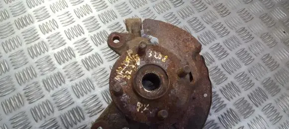 Mazda 323 F Front wheel hub