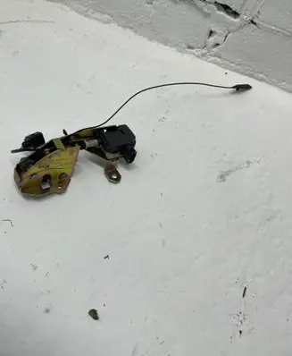 Volkswagen Touareg I Tailgate window lock/catch/latch 7L0827506D
