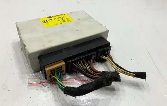Volkswagen Fox Central body control module 5Z0959433J