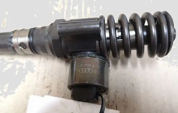 Audi A4 S4 B7 8E 8H Fuel injector 03G130073G