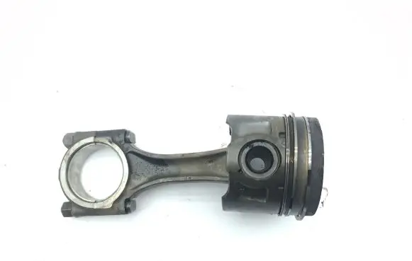 Peugeot 5008 Piston with connecting rod
