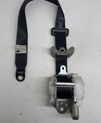 Lexus IS 220D-250-350 Front seatbelt 7M7750P 135435 7321053140