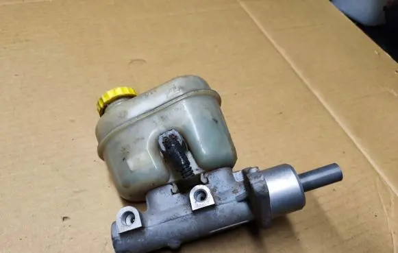 Jeep Grand Cherokee (WJ) Master brake cylinder 26212504003