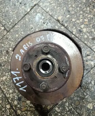 Toyota Yaris Front wheel hub