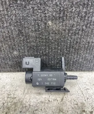 Vacuum valve