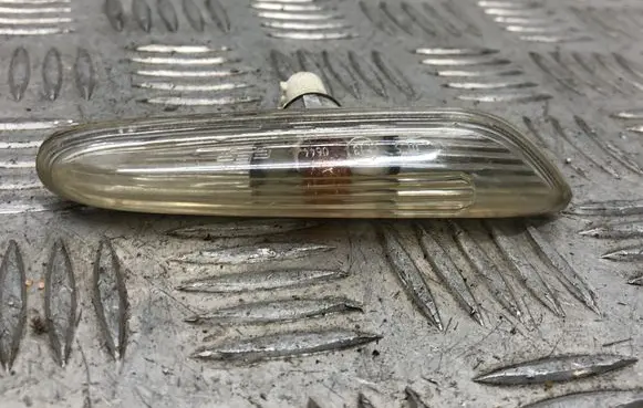 BMW 5 E60 E61 Front fender indicator light 8382104