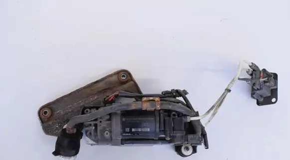 Mercedes-Benz E W212 Air suspension compressor/pump A2123200404 A2513200158