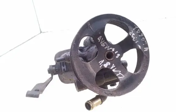 Toyota Avensis T220 Power steering pump U0G09236