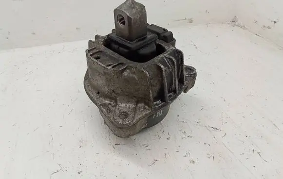 BMW 5 GT F07 Engine mount bracket 6777371